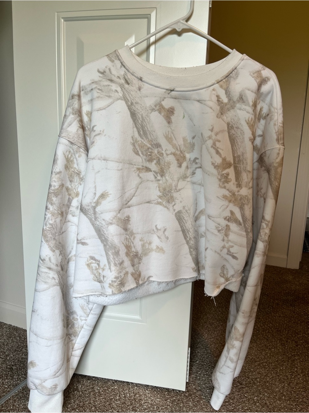 Comfrt Women's White & Beige Printed Crewneck Sweatshirt - Picture 1 of 1